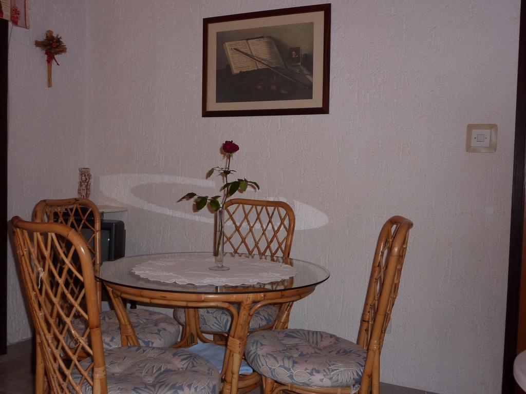 Apartment La Roza Funtana Exterior photo