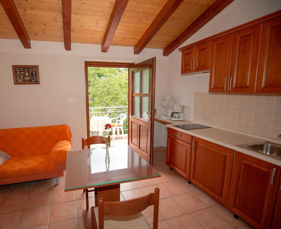 Apartment La Roza Funtana Exterior photo